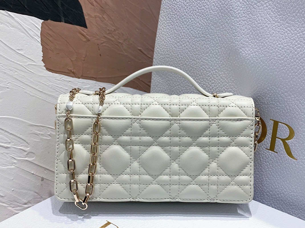 D10r Miss D10r Mini Bag Fake in White Cannage Lambskin