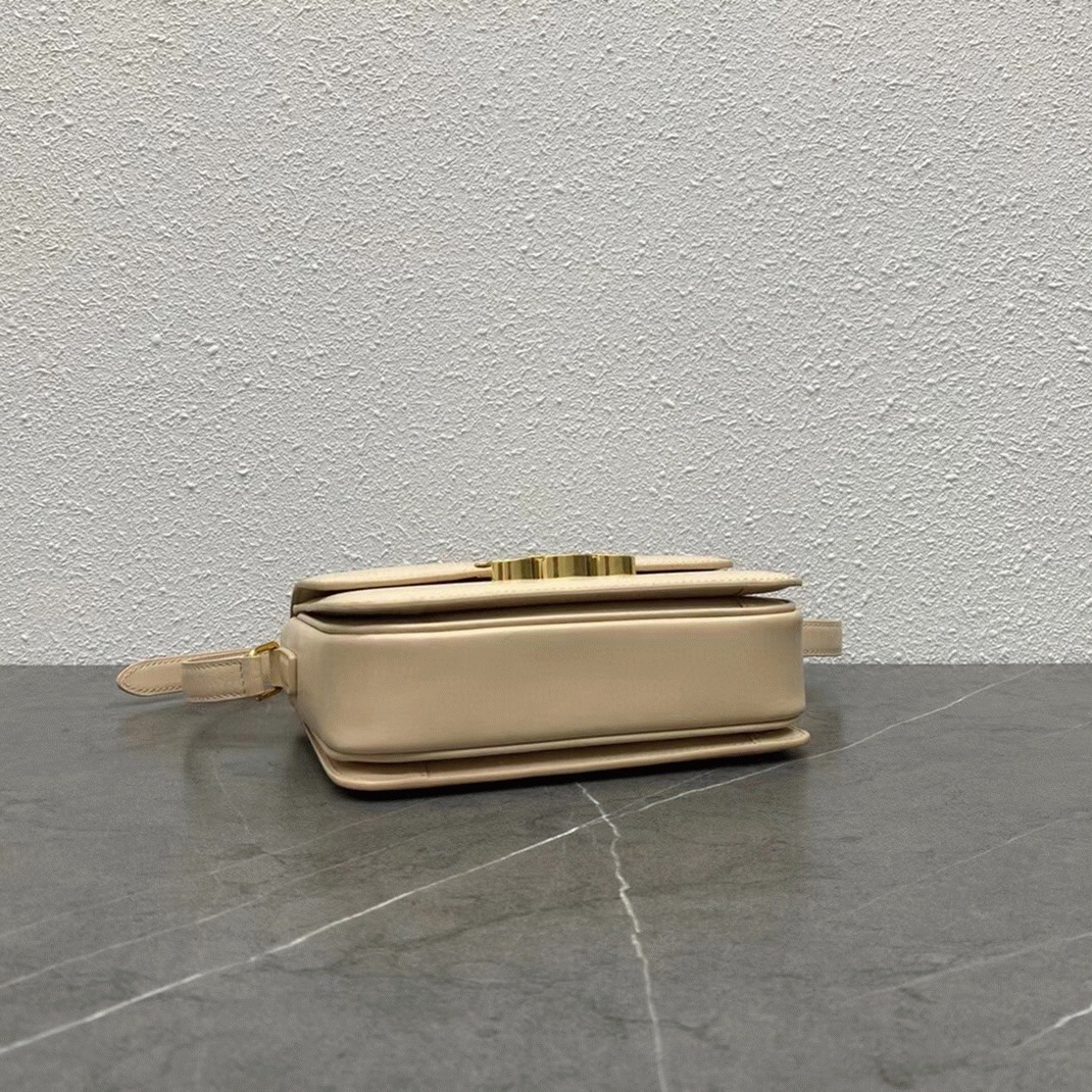 Top Quality Imitation Ce1i*e Triomphe Teen Bag In Nude