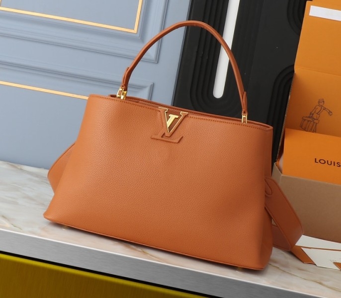 L0vis Vvtt0n Capucines GM Souple Handbag In Cognac Brown