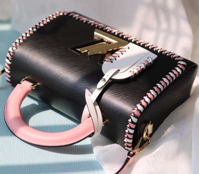 L0vis Vvtt0n Epi Leather Twist MM Bag In Black With Braided Edges Flap