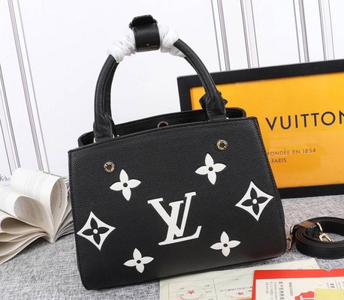 L0vis Vvtt0n Monogram Empreinte Montaigne BB In Black