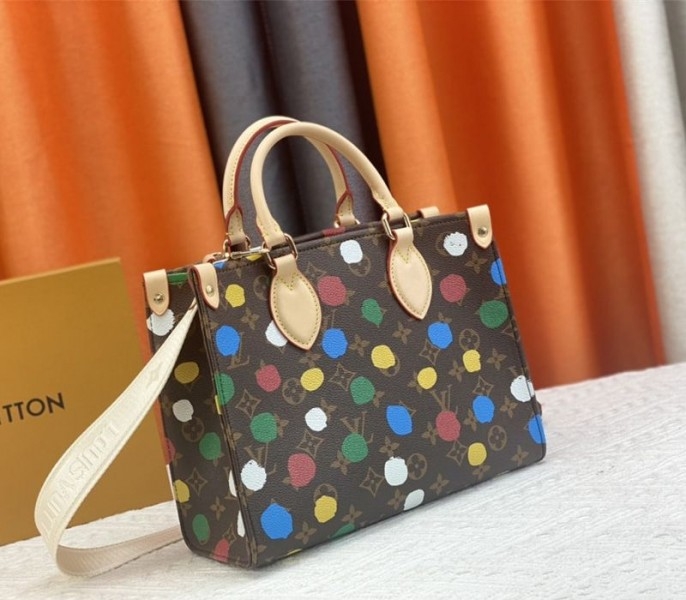 L0vis Vvtt0n X YK Monogram Canvas Onthego PM Tote