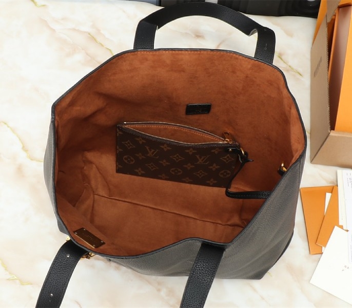 L0vis Vvtt0n Low Key Cabas MM Bag In Black