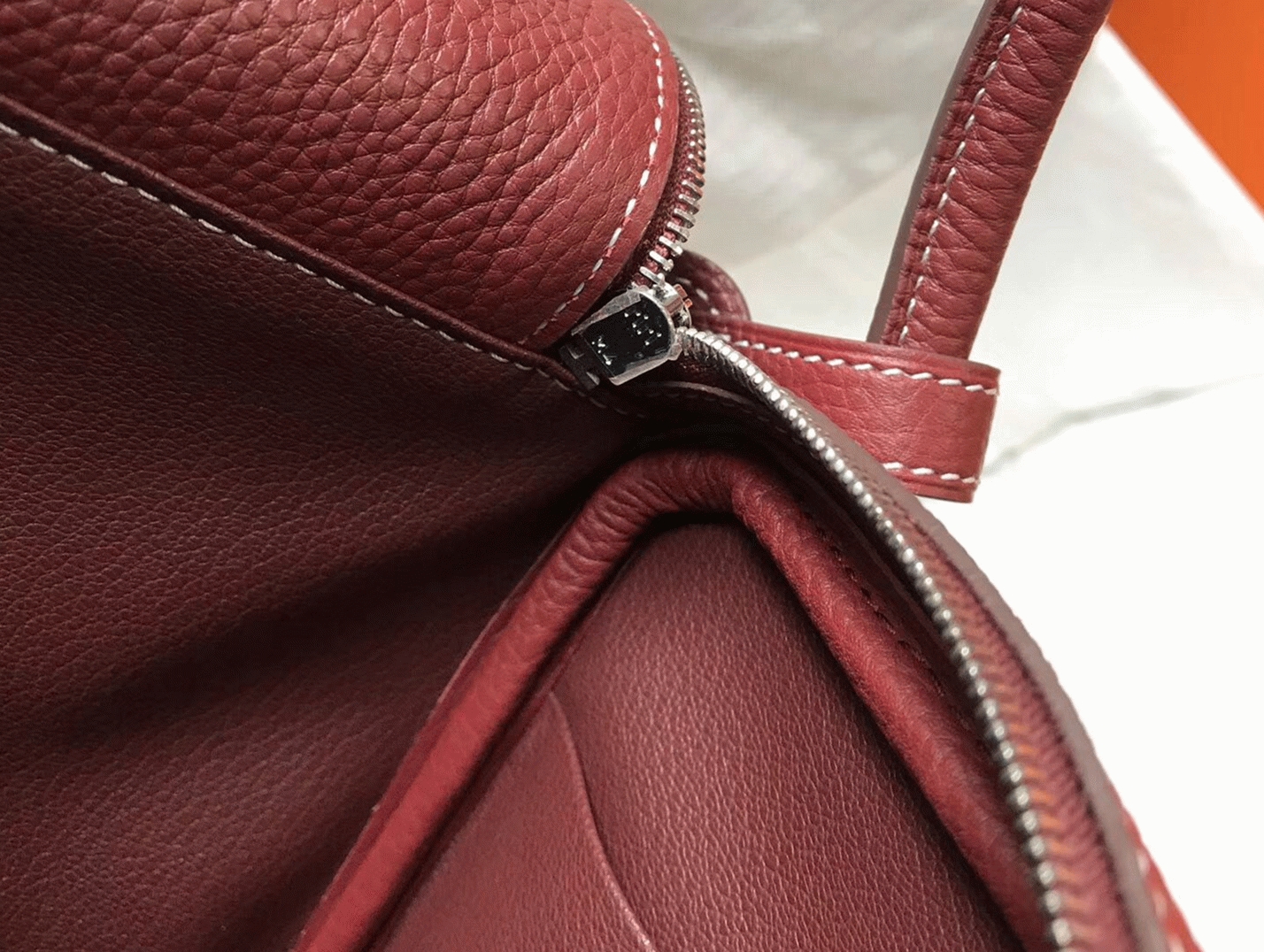 Knockoff H**me5 Lindy 26cm handbag in bordeaux