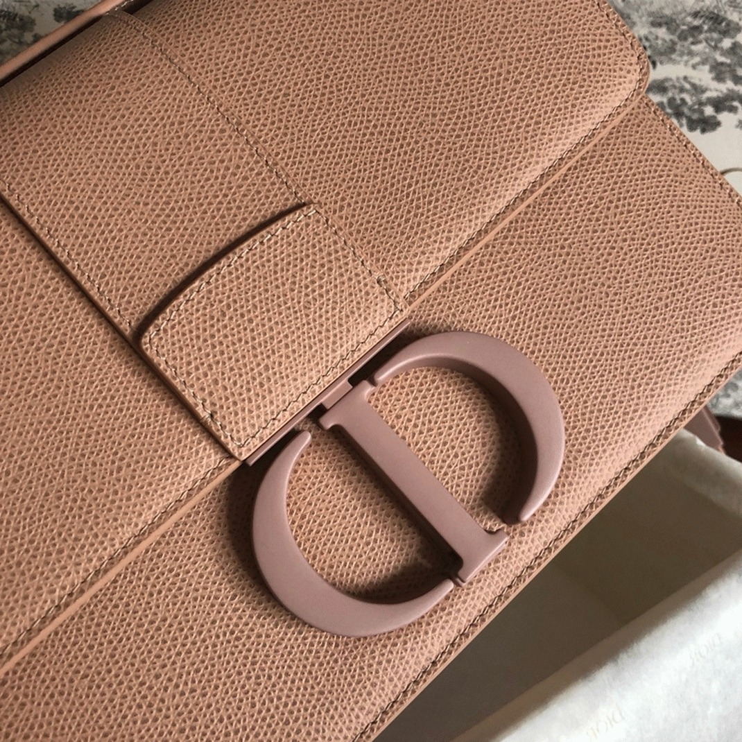D10r 30 Montaigne Medium Bag Replica in Poudre Ultramatte Grained Calfskin