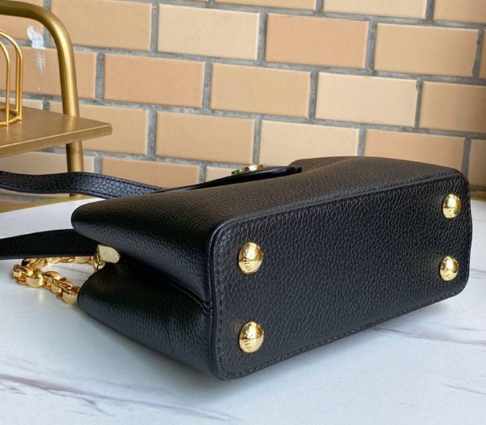 L0vis Vvtt0n Capucines Mini Chain Bag In Black