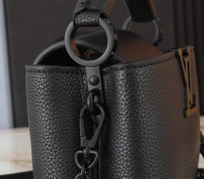 L0vis Vvtt0n Capucines East-West Mini Handbag In All Black