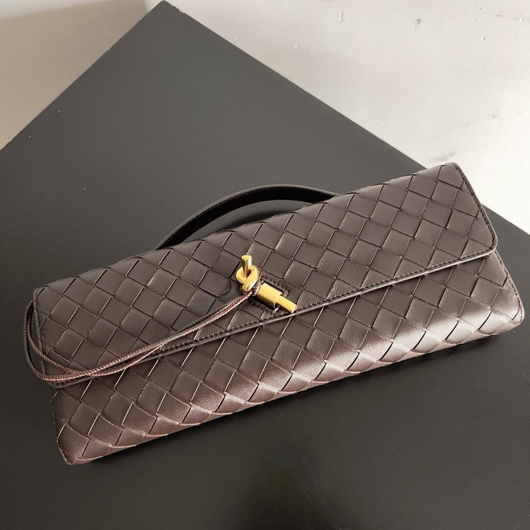Replica B0tt*ga Ven*ta Andiamo Clutch with Handle Fondant Intrecciato Lambskin