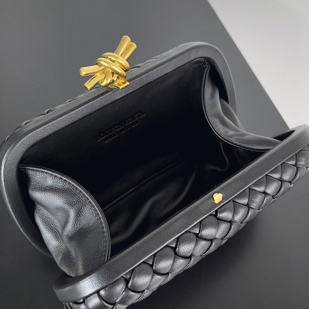 Fake B0tt*ga Ven*ta Knot Minaudiere Clutch Black