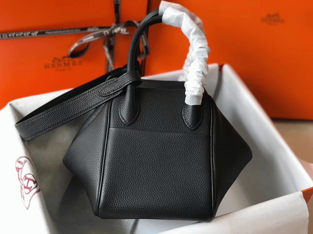 Designer replica H**me5 Lindy 26cm handbag in black