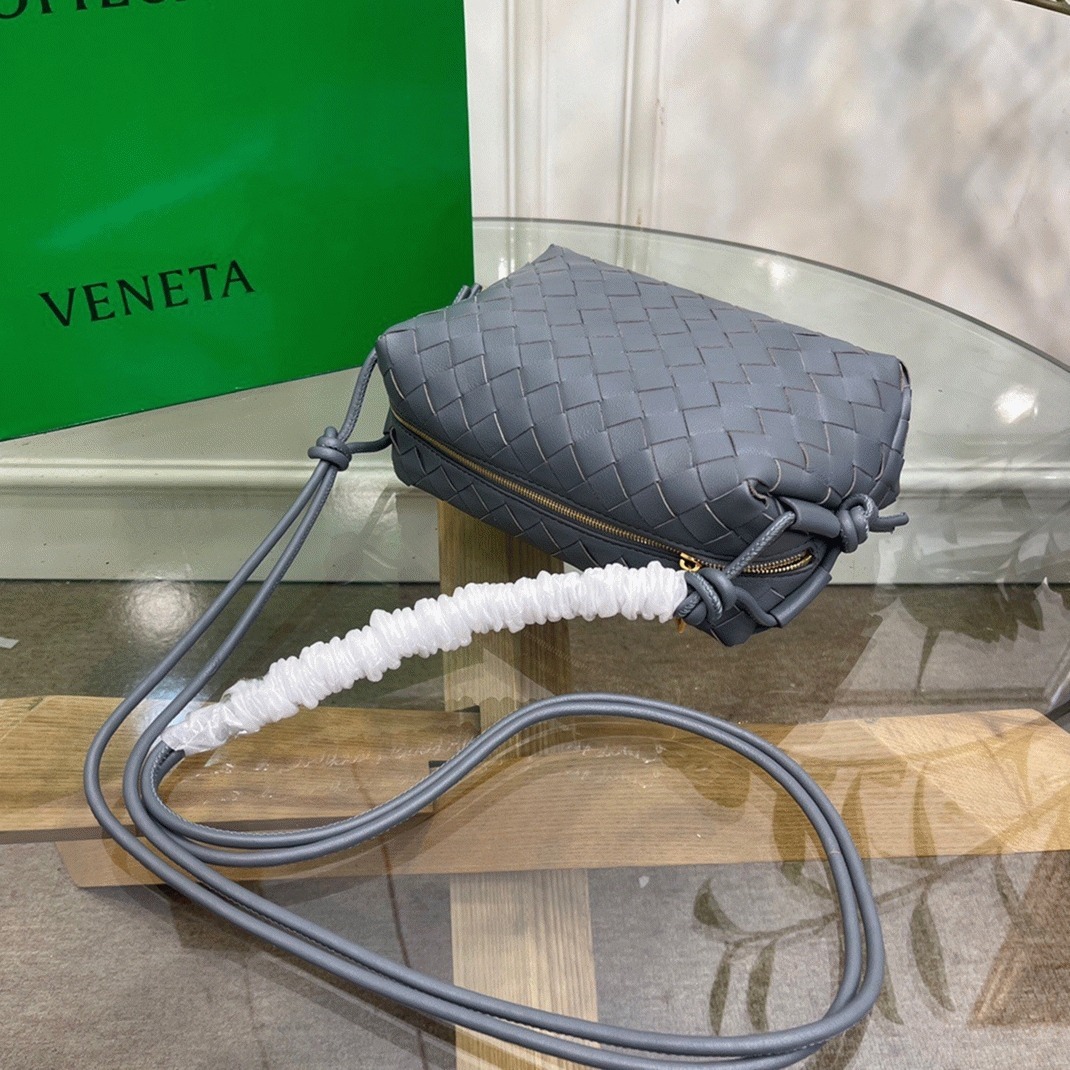 Fake B0tt*ga Ven*ta Loop Small Bag Grey