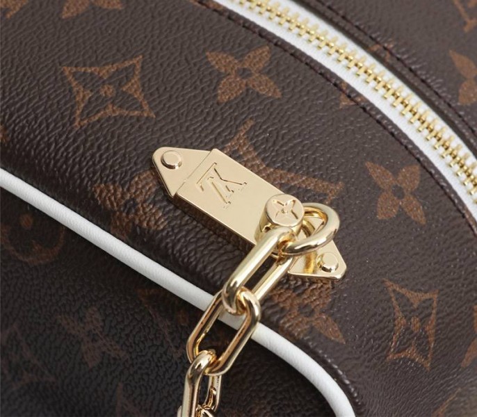 L0vis Vvtt0n X NBA Cloakroom Dopp Kit Bag