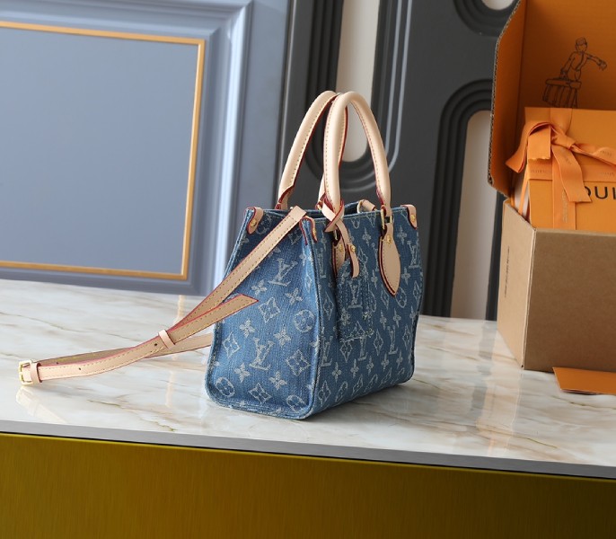 monogram De*1m onthego pm in blue