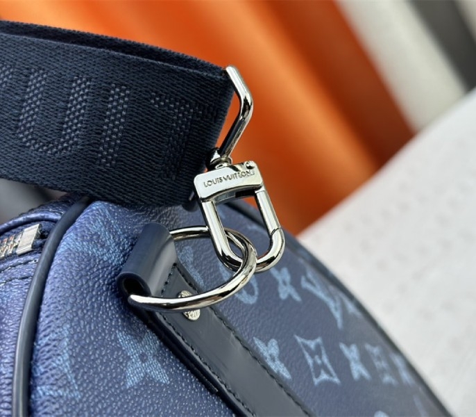 L0vis Vvtt0n Monogram Gradient Canvas Keepall Bandouliere 55 In Navy Blue
