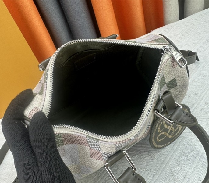 L0vis Vvtt0n Damoflage Canvas Keepall Bandouliere 25 In Khaki