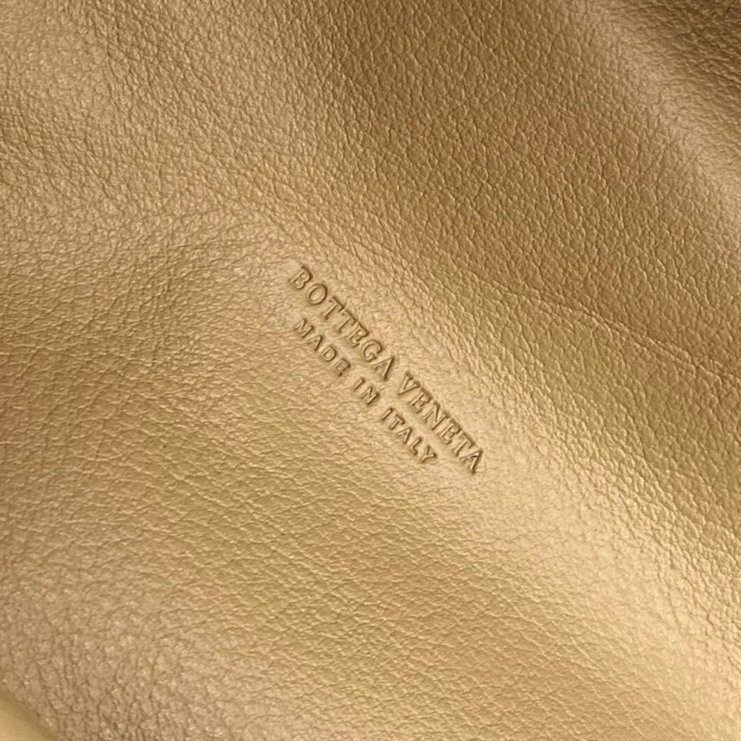 Fake B0tt*ga Ven*ta The Pouch Belt Bag Almond