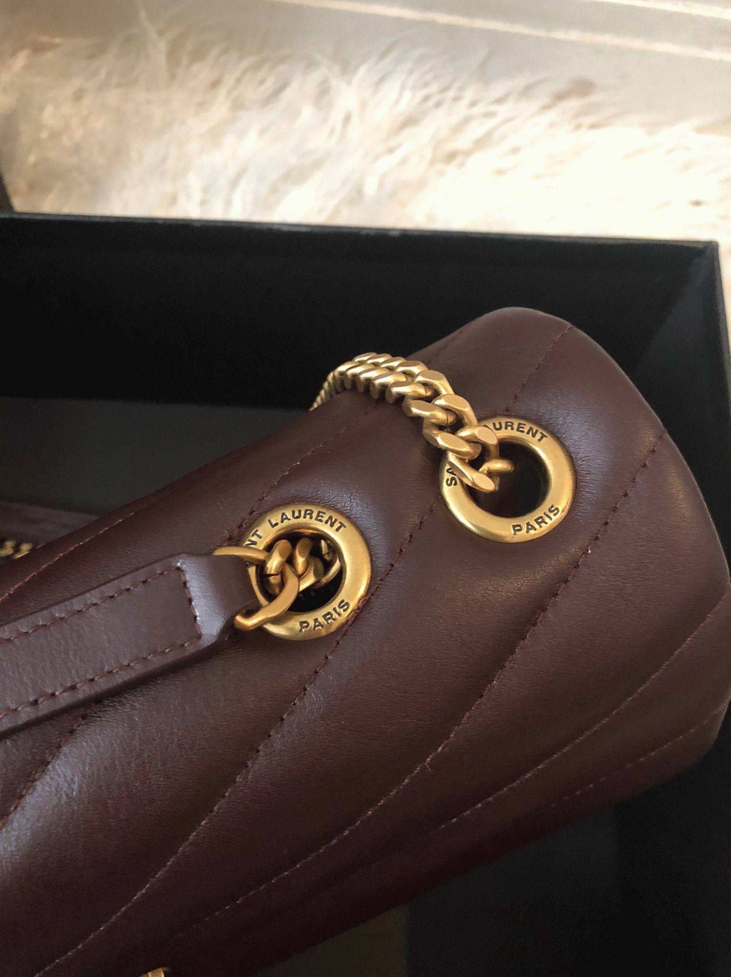 Fake Designer Sa1nt Lau*nt LouLou Medium Chain Bag Burgundy