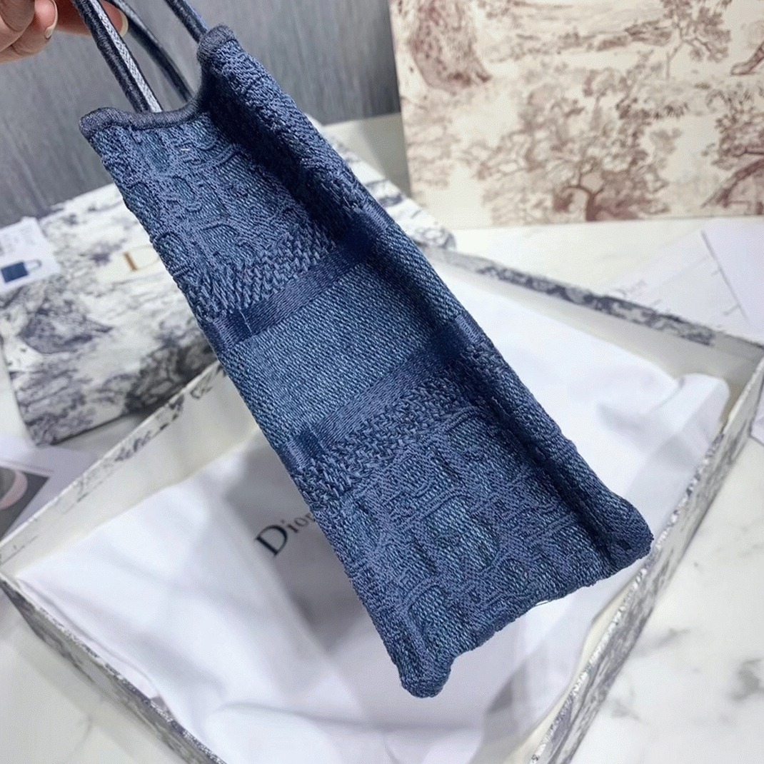 d10r mini book tote bag fake in De*1m blue oblique