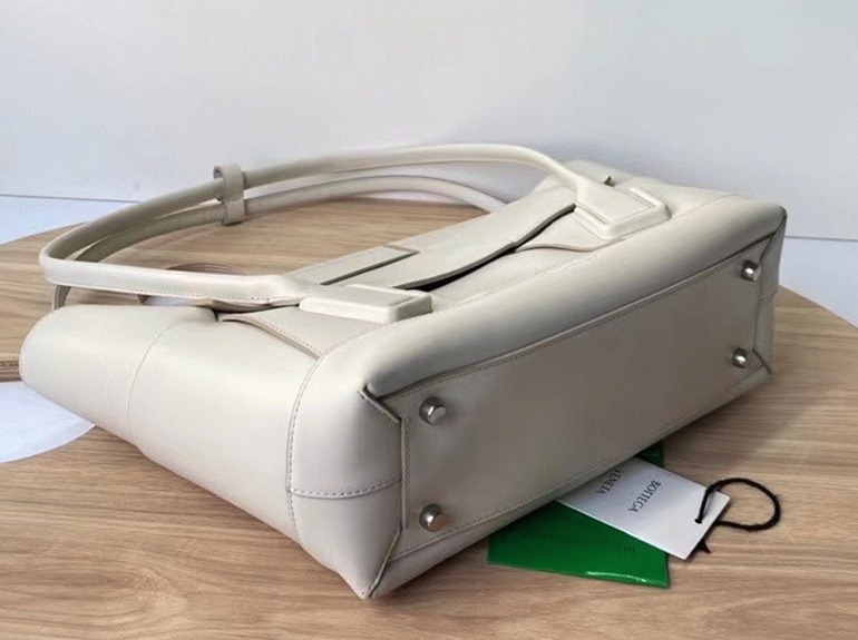 Top Quality Replica B0tt*ga Ven*ta Arco Small Bag In White Intrecciato Calfskin