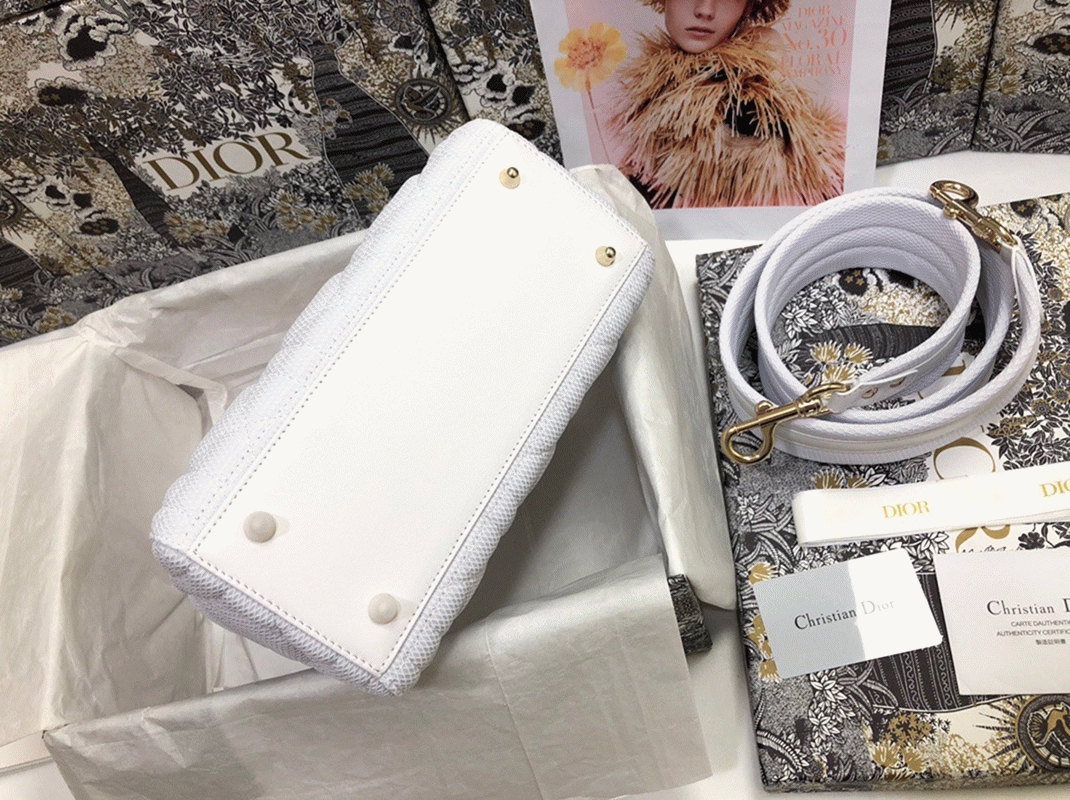 D10r Lady D-Lite Medium Bag Replica in White Macrocannage Technical Fabric