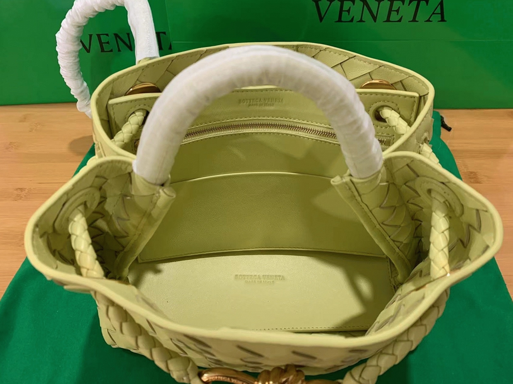 Replica B0tt*ga Ven*ta Small Andiamo Bag Ice Cream
