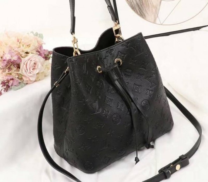 L0vis Vvtt0n Monogram Empreinte NeoNoe MM Bag In Black
