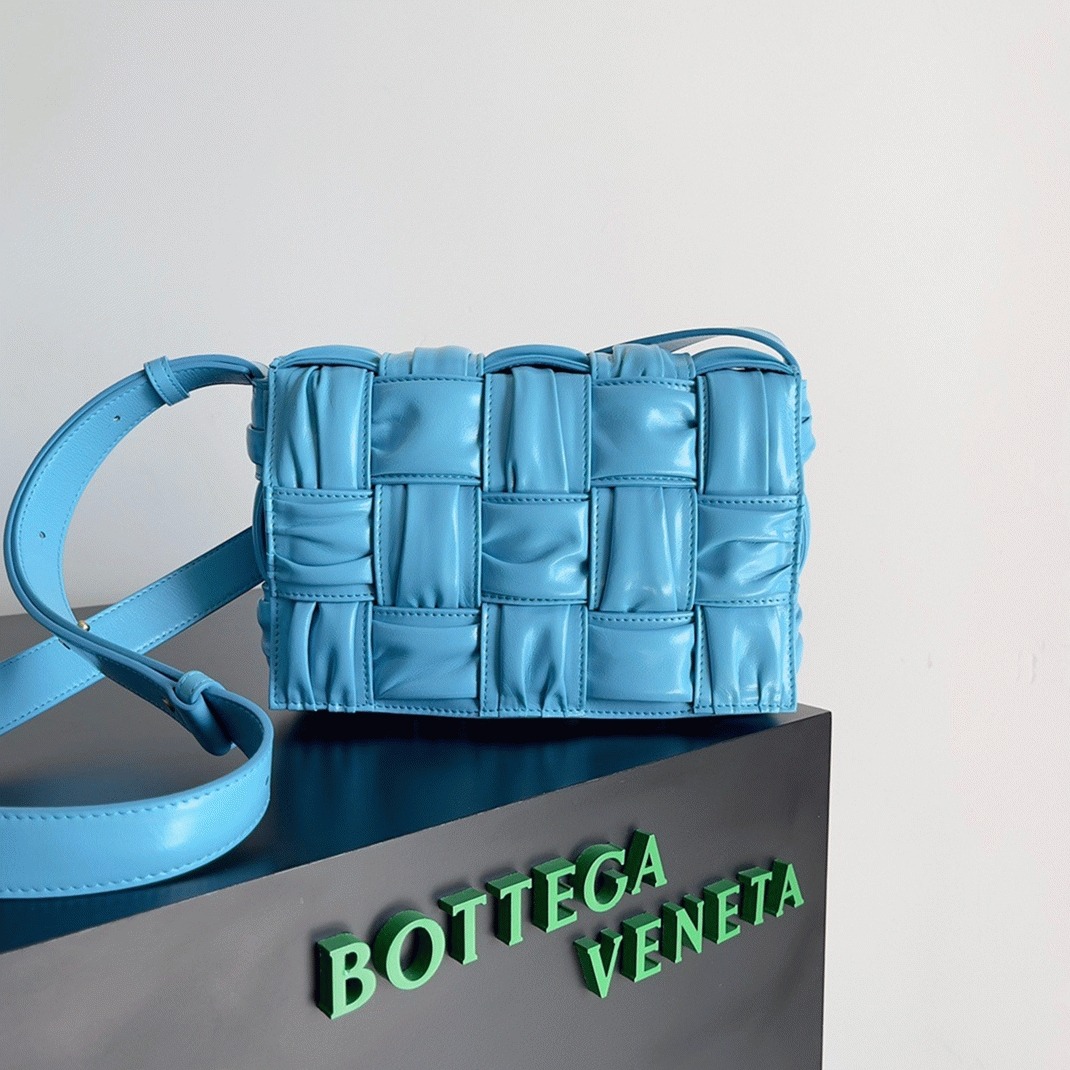 Top Quality B0tt*ga Ven*ta Cassette Bag In Pool Foulard Intreccio Calfskin