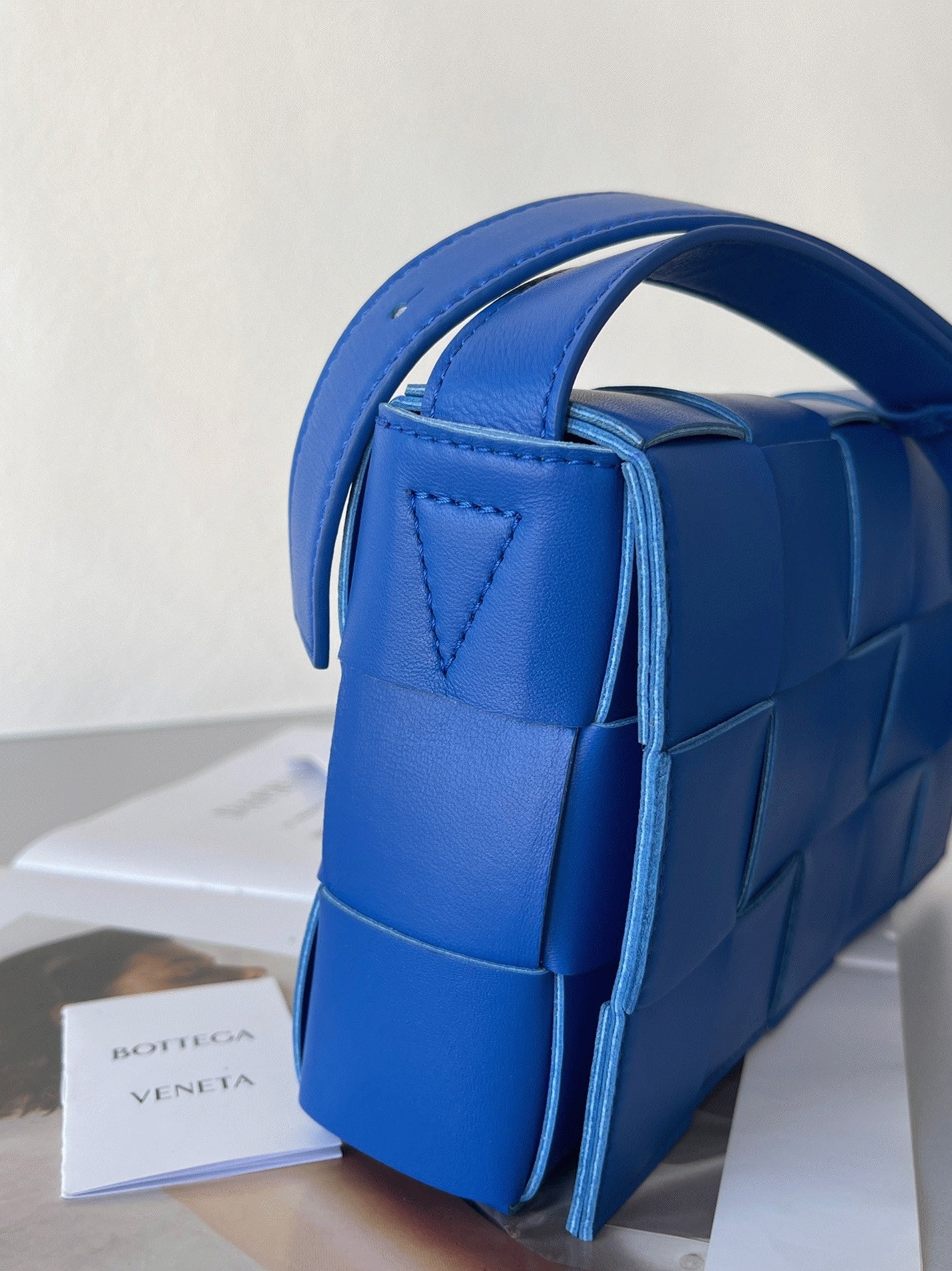 Top Quality Knockoff B0tt*ga Ven*ta Cassette Bag In Blue
