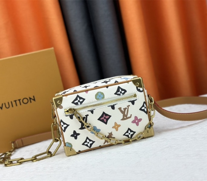 L0vis Vvtt0n Monogram Craggy Mini Soft Trunk In Vanilla