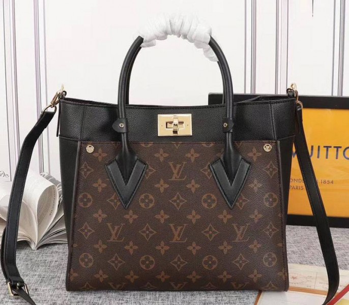L0vis Vvtt0n Monogram Canvas On My Side Bag