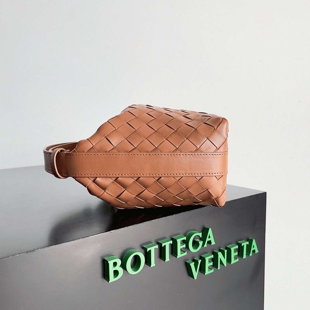 Fake B0tt*ga Ven*ta Mini Wallace Bag Brown