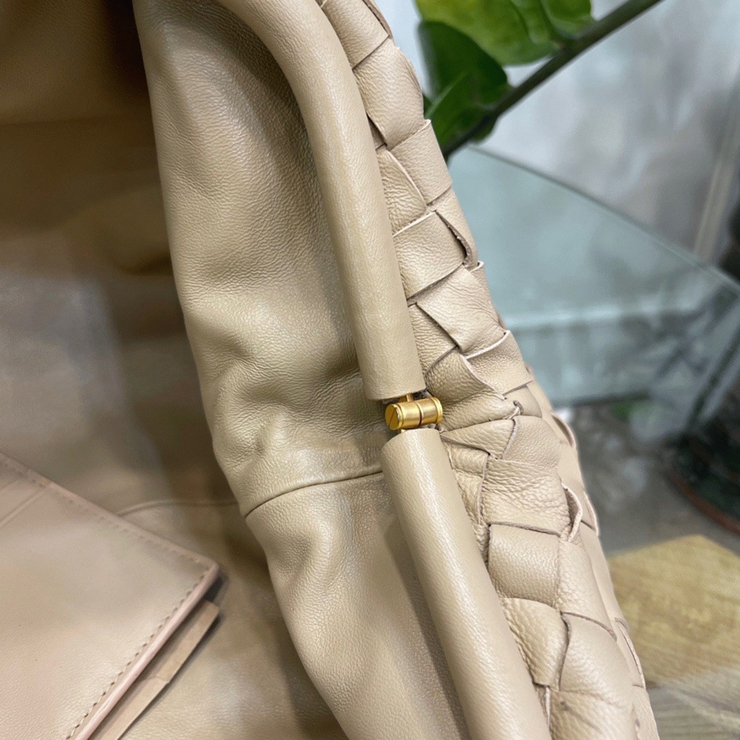 Fake B0tt*ga Ven*ta Large Pouch Clutch Bag Beige