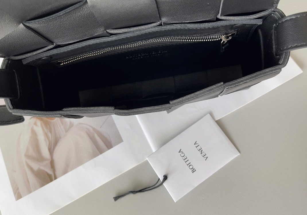 Top Quality Faux B0tt*ga Ven*ta Cassette Bag In Black