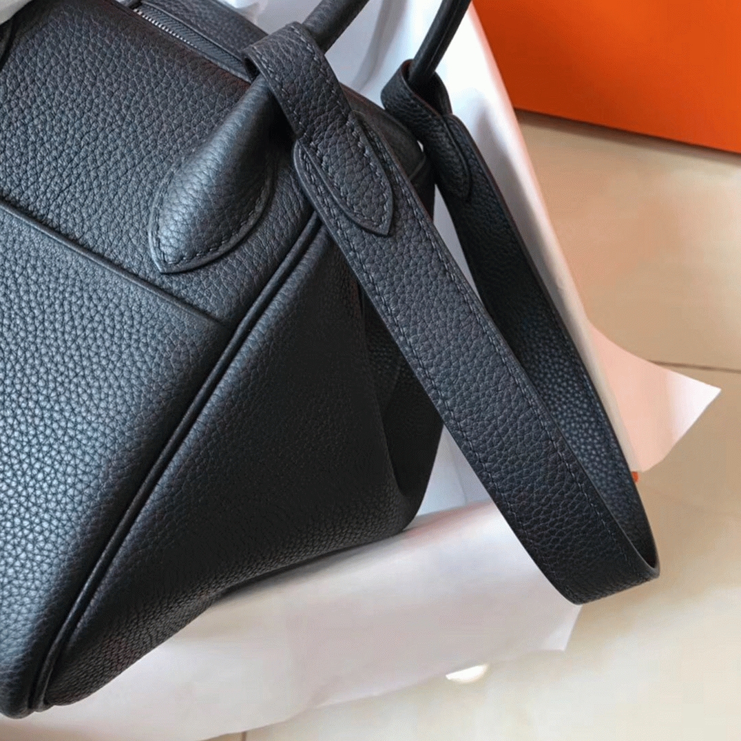 Designer replica H**me5 Lindy 26cm handbag in black