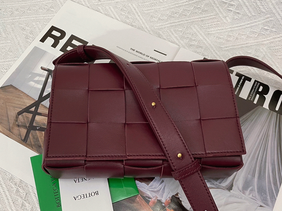 Top Quality Faux B0tt*ga Ven*ta Cassette Bag In Bordeaux