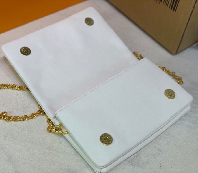 L0vis Vvtt0n Coussin Pochette In Cream