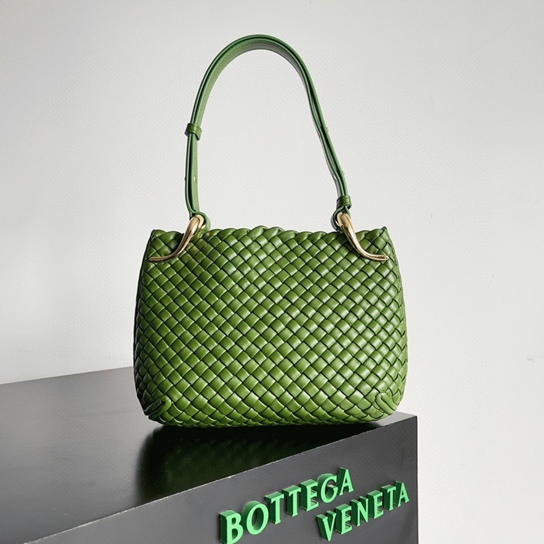 Fake B0tt*ga Ven*ta Clicker Small Bag Avocado