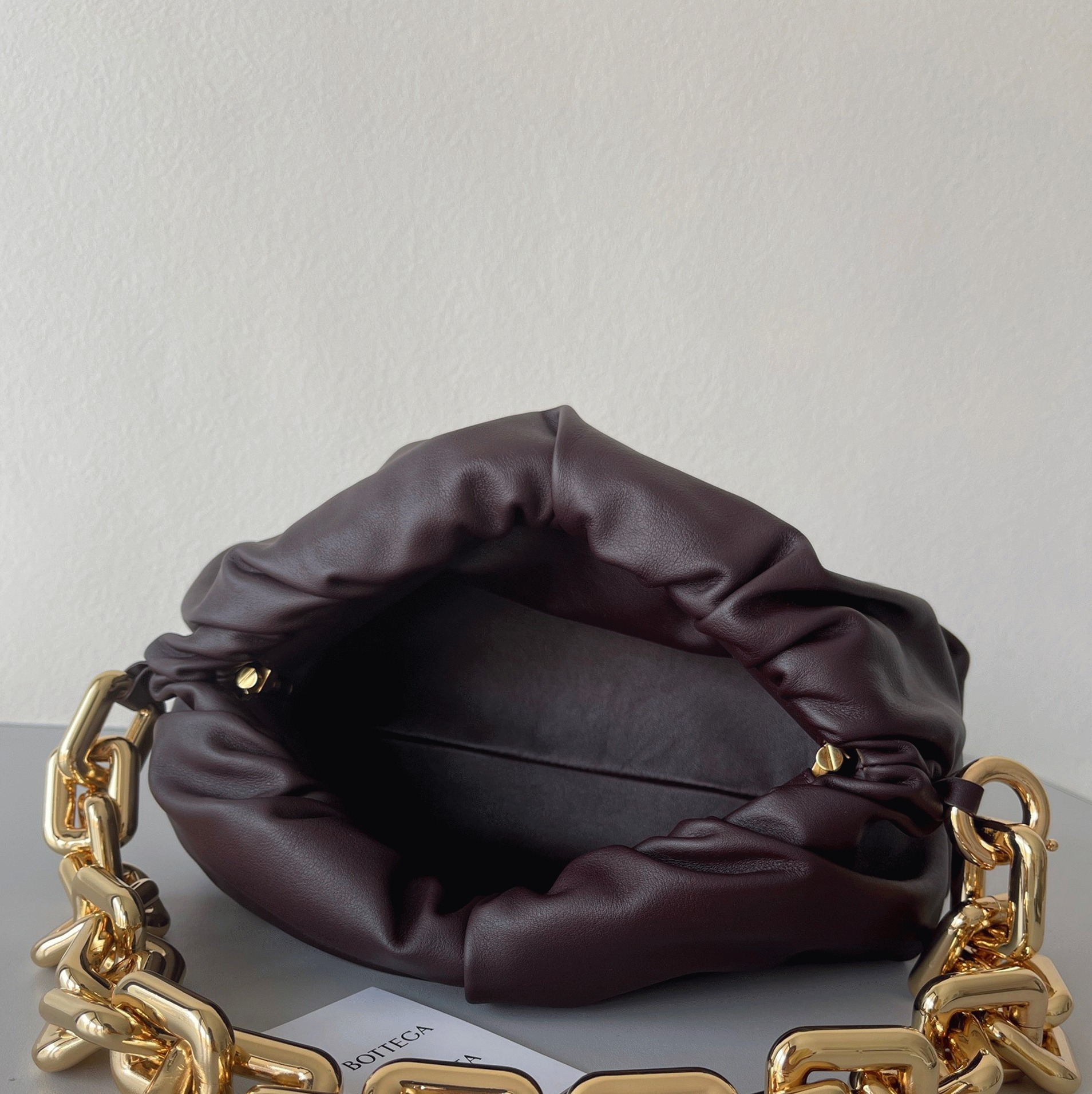 Fake B0tt*ga Ven*ta The Chain Pouch Bag Fondant