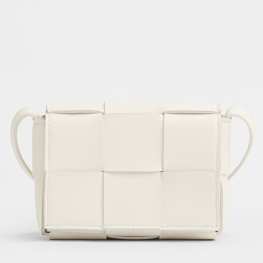 Top Quality Imitation B0tt*ga Ven*ta Candy Cassette Bag In White