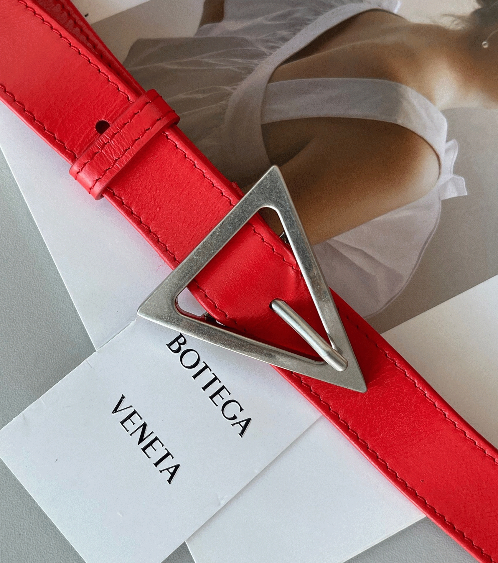 Top Quality Knockoff B0tt*ga Ven*ta Cassette Bag In Red