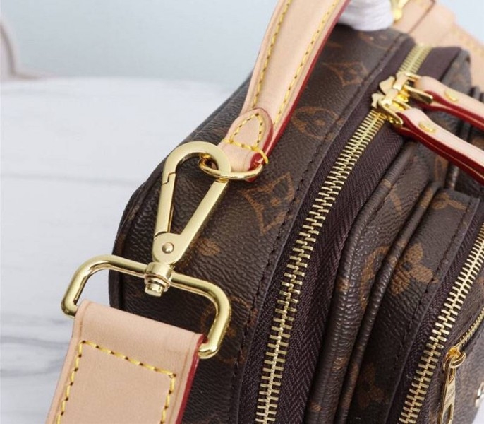 L0vis Vvtt0n Monogram Canvas Utility Bag