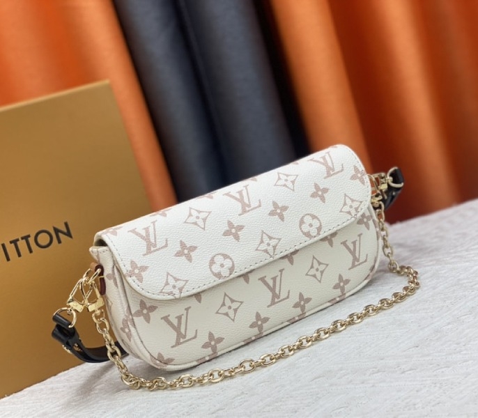 L0vis Vvtt0n Monogram Dune Canvas Ivy Wallet With Chain And Strap