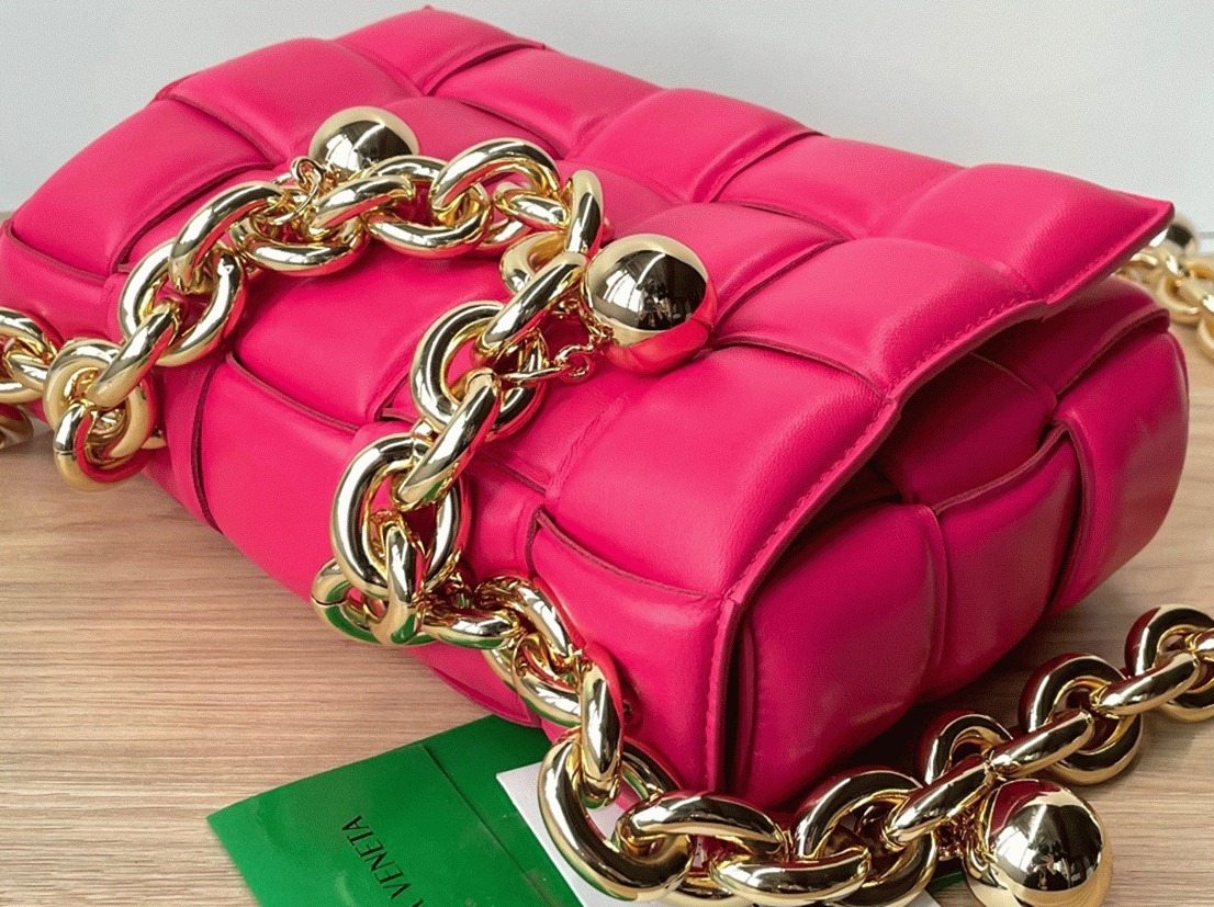 Top Quality Knockoff B0tt*ga Ven*ta Chain Cassette Bag In Lollipop