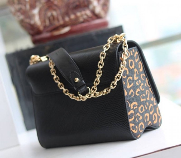 L0vis Vvtt0n Epi Leather Jungle Edition Twist MM Bag In Black