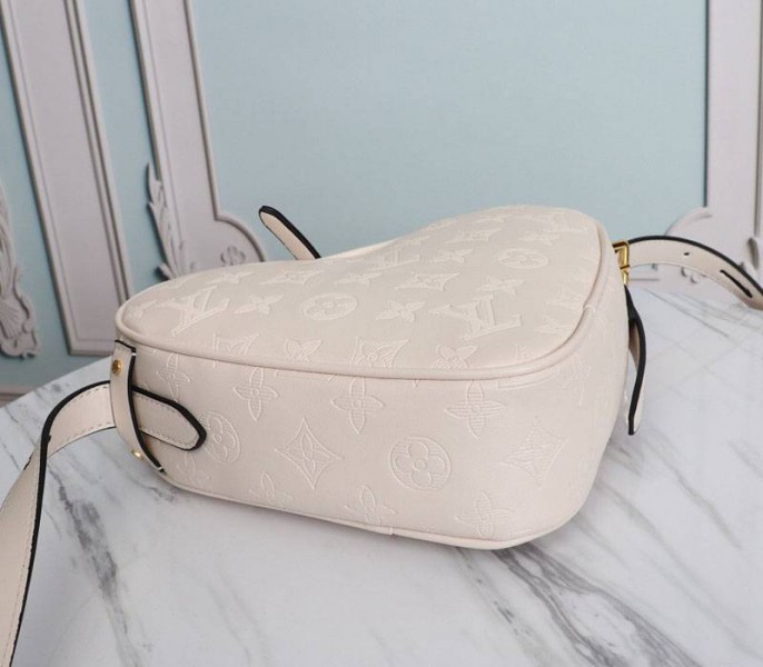 L0vis Vvtt0n Monogram Empreinte Game On Coeur Bag In Cream