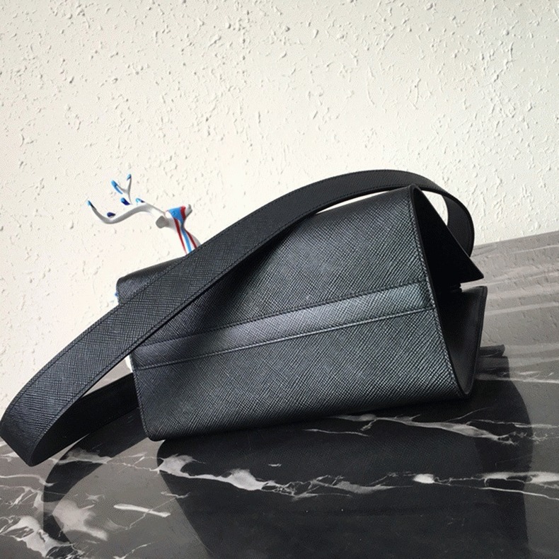 Pra*a Monochrome Small Bag Imitation in Black