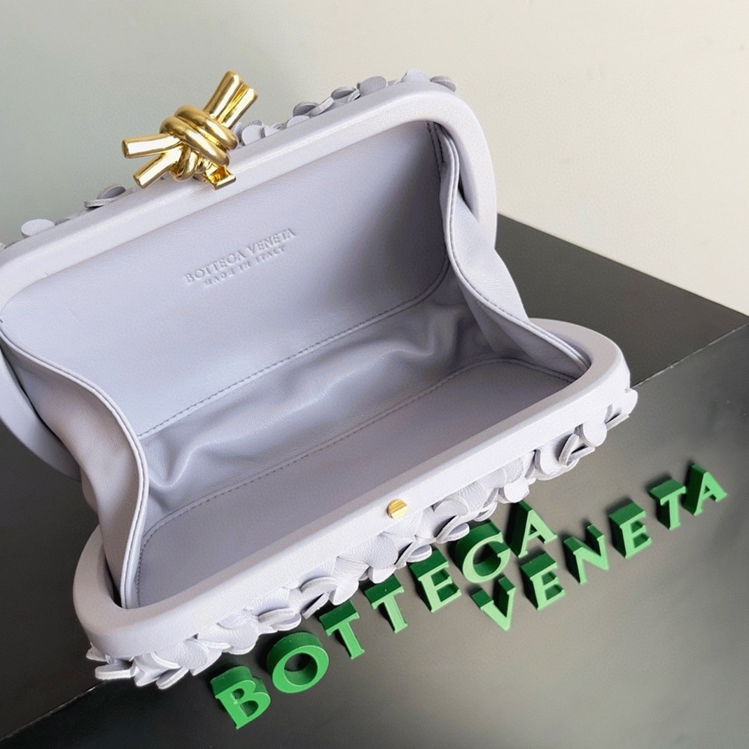 Replica B0tt*ga Ven*ta Knot Minaudiere Clutch Oyster Sequins