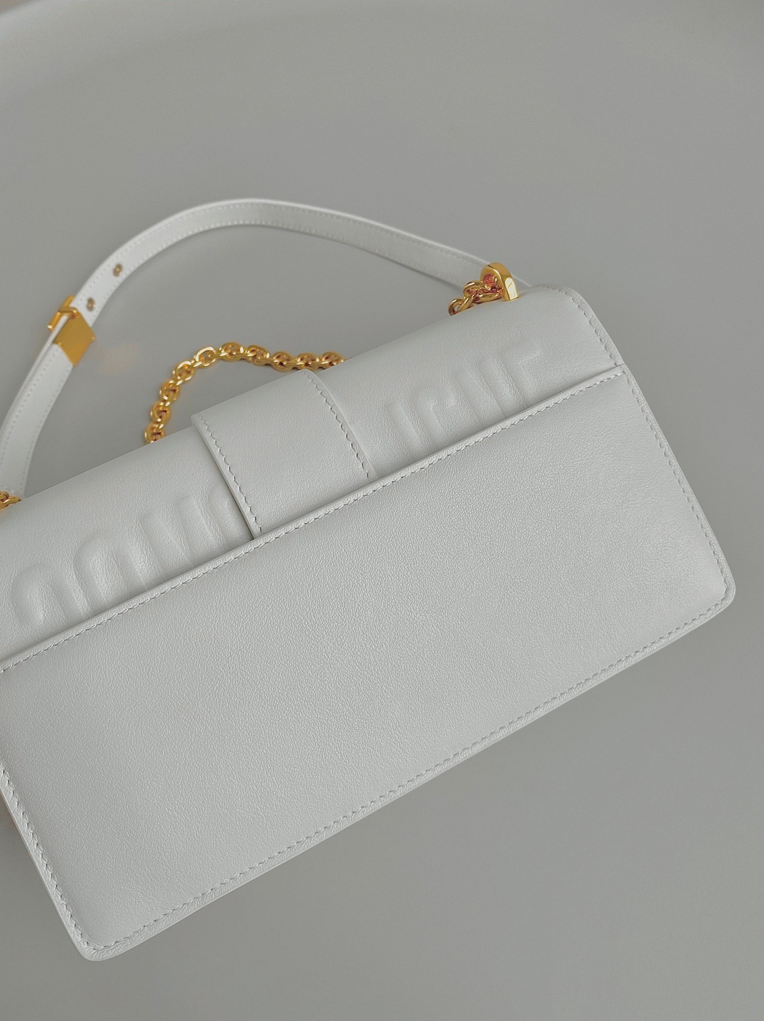 D10r 30 Montaigne East-West Bag with Chain Fake in White Calfskin