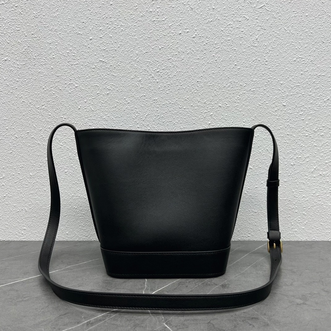 Top Quality Knockoff Ce1i*e Small Bucket Cuir Triomphe In Black Calfskin