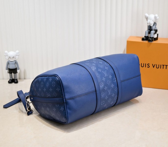 L0vis Vvtt0n Taiga Leather Keepall Bandouliere 50 Travel Bag In Navy Blue